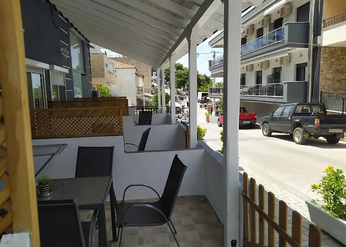 Stratos Family Apartments & Studios