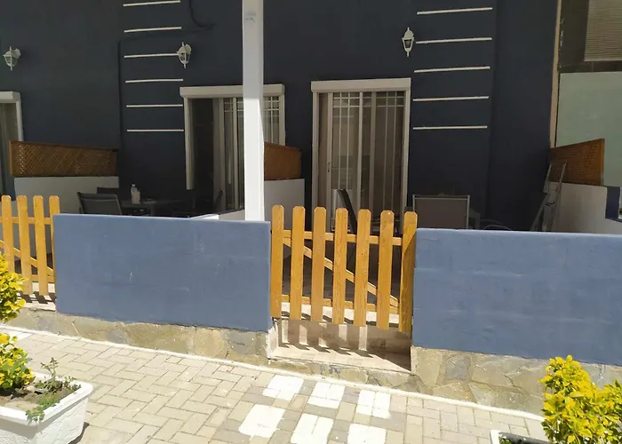 Stratos Family Apartments & Studios